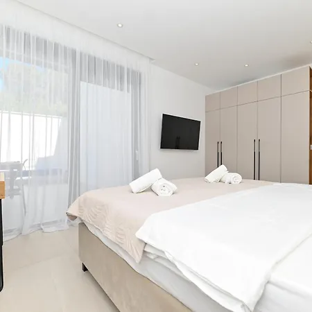 Oasis 别墅 特罗吉尔