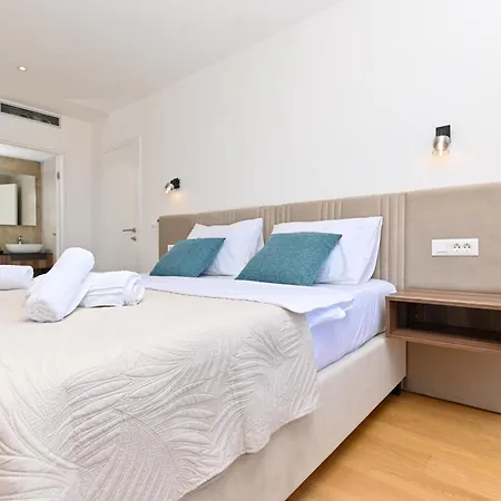 Oasis 别墅 特罗吉尔